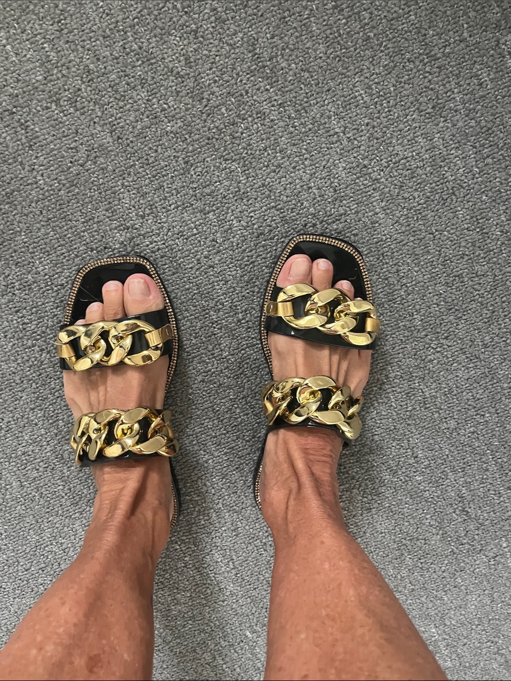 Lauren Lorraine Black Slide Sandals with Bold Gold Chain NWOT